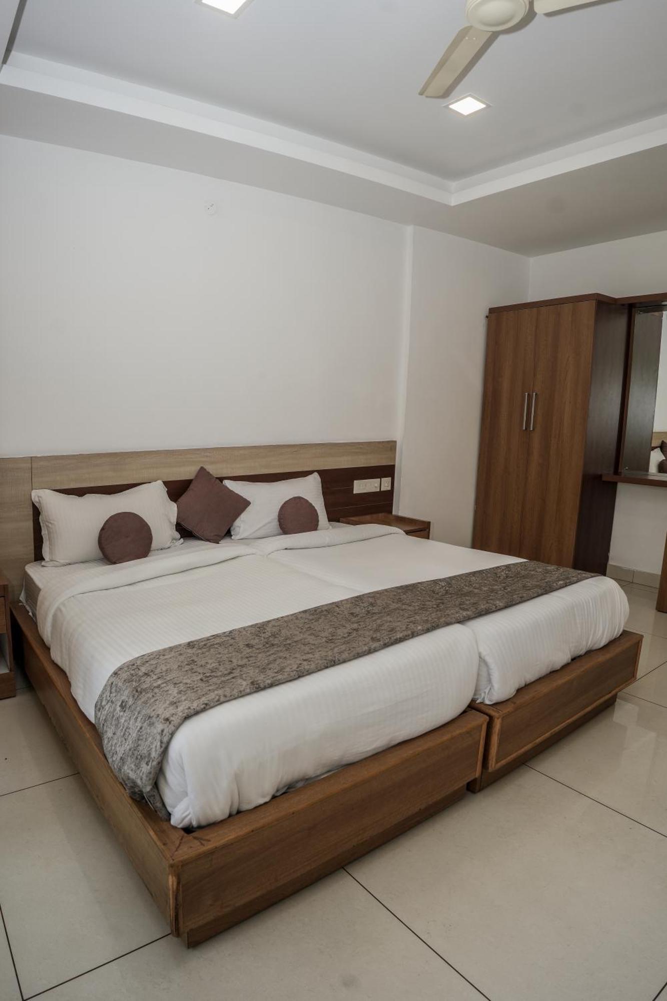 Hotel Lets Stay Kochi Exterior foto